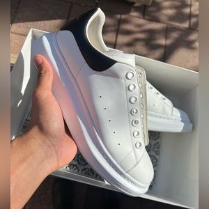 MENS ALEXANDER MCQUEEN OVERSIZED SNEAKER